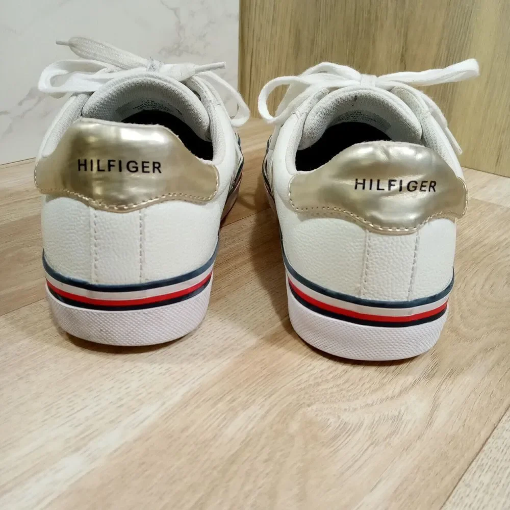 Tommy Hilfiger please zoom